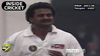 JAVAGAL SRINATH BOWLS AN OVER FULL OF WIDES TO HELP KUMBLE [upl. by Magan]