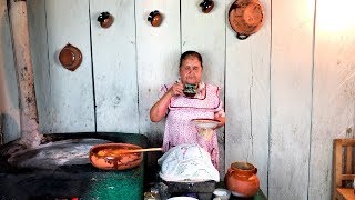 Huevos con Chile Rojo y Cafe de Olla De mi Rancho a Tu Cocina [upl. by Vaughn]