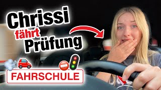 Praktische Führerscheinprüfung mit Chrissi 🚘🚦🤭  Fischer Academy [upl. by Mloclam]