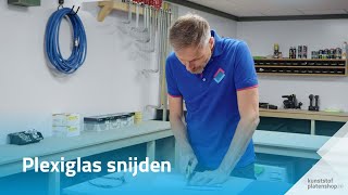 Plexiglas snijden zo doe je dat  Kunststofplatenshopnl [upl. by Winikka]